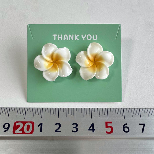プルメリア ピアス