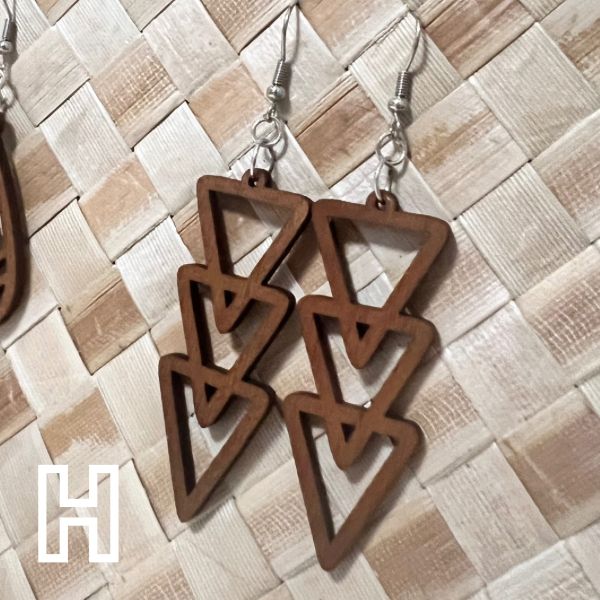 ポリネシアンウッドピアス